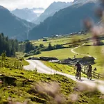 公寓 Haus Alpenprinzessin Stubai Tirol Luxury Naturperle 施图拜河谷新施蒂夫特